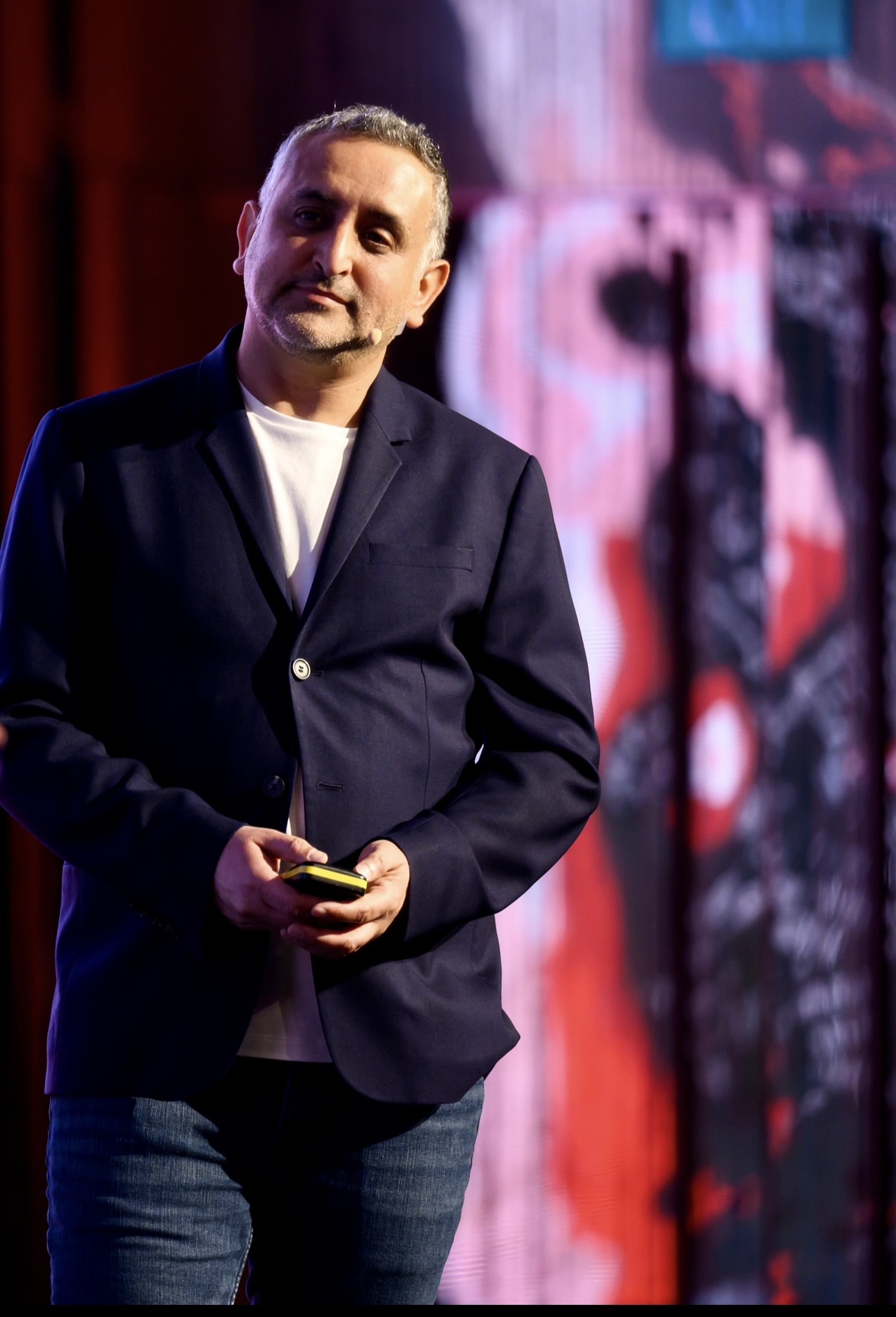 Ghassan Lababidi speaking on stage